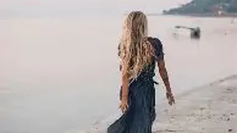 《我爱我家》重启周年庆 关凌与英达共庆生辰